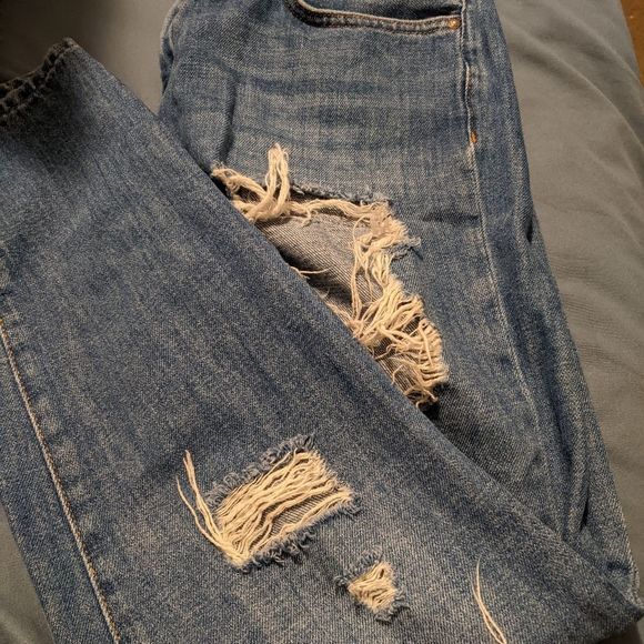 Forever 21 distressed denim jeans size 27 skinny/ straight leg - Picture 4 of 8